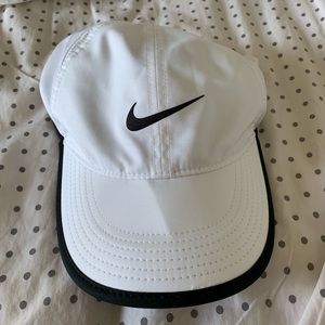 Nike Featherlight Adjustable Hat